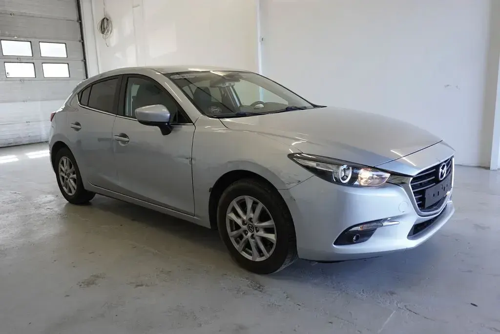 Gebraucht Mazda 3 120 PS (88 kW) 2019 Silber Limousine