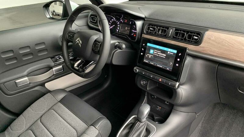Gebraucht Citroën C3 Shine 110 PS (80 kW) 2022 Schwarz / perlaneroschwarz zweifarbig / metallic Kleinwagen
