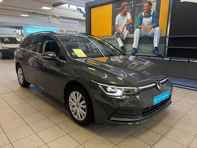 Gebraucht VW Golf VIII Style 150 PS (110 kW) 2024 Delfingrau metallic Kombi