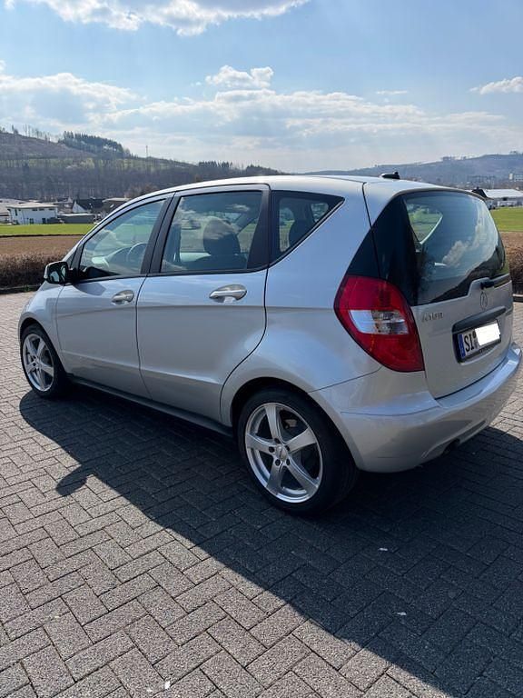 Gebraucht Mercedes A160 95 PS (69 kW) 2011 Silber Van / Kleinbus