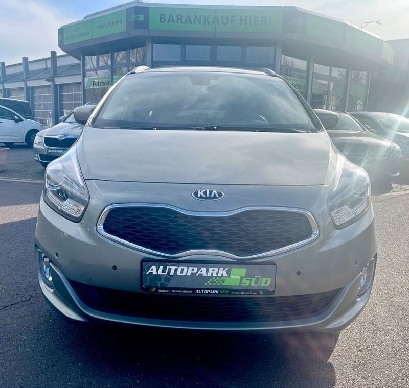 Silber Gebraucht 2015 Kia Carens FIFA World Cup Edition Van / Kleinbus | 8.990 € (Fairer Preis) - Bild 1/4