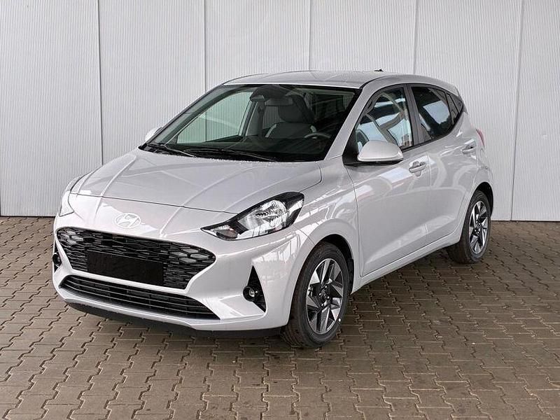 Grau Neu 2025 Hyundai i10 Kleinwagen | 21.550 € - Bild 1/4