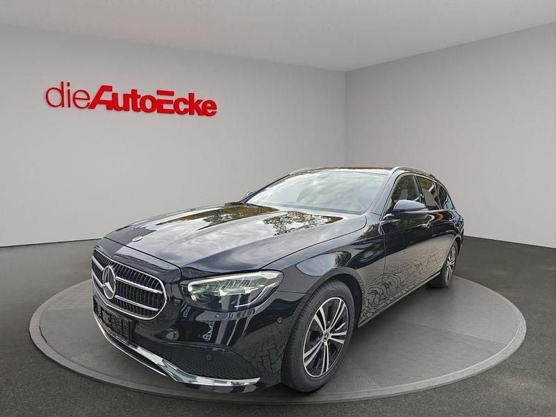 Schwarz/baltic black Gebraucht 2023 Mercedes E220 Avantgarde Kombi | 28.800 € (Superpreis) - Bild 1/4