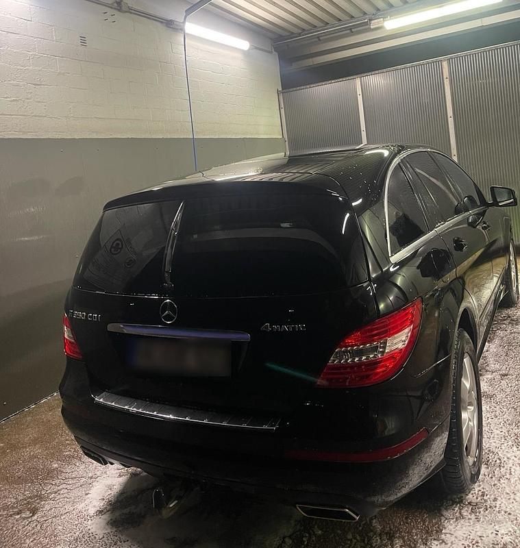 Schwarz Gebraucht 2011 Mercedes R350 Van / Kleinbus | 12.000 € (Fairer Preis) - Bild 1/4