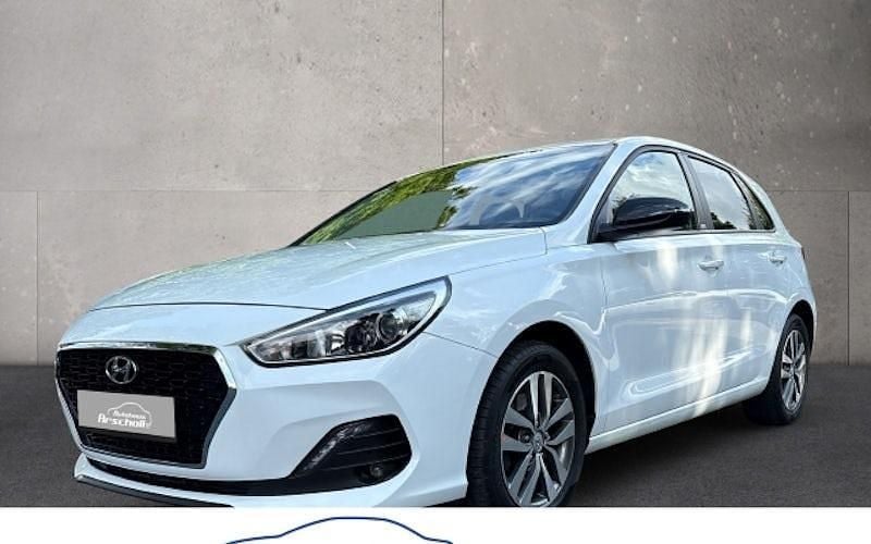 Weiß Gebraucht 2020 Hyundai i30 YES! Limousine | 17.990 € (Fairer Preis) - Bild 1/4