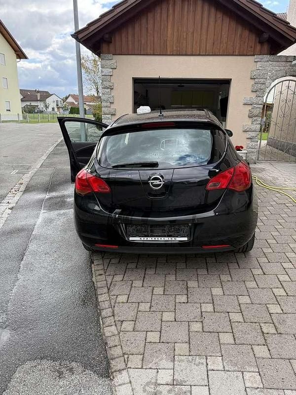 Gebraucht Opel Astra 116 PS (85 kW) 2011 Kombi