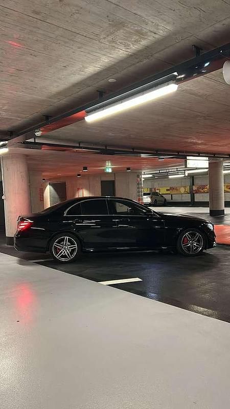 Gebraucht Mercedes E220 194 PS (142 kW) 2019 Limousine