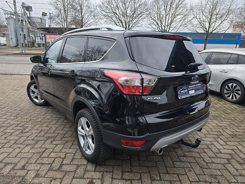 Gebraucht Ford Kuga 150 PS (110 kW) 2018 Schwarz SUV