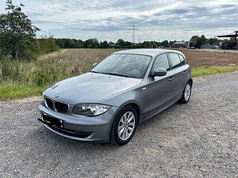 Grau Gebraucht 2010 BMW 118 Kleinwagen | 4.300 € (Guter Preis) - Bild 1/4