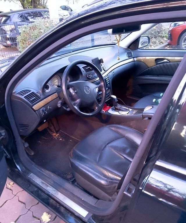 Schwarz Gebraucht 2005 Mercedes 320 Limousine | 2.990 € - Bild 1/4