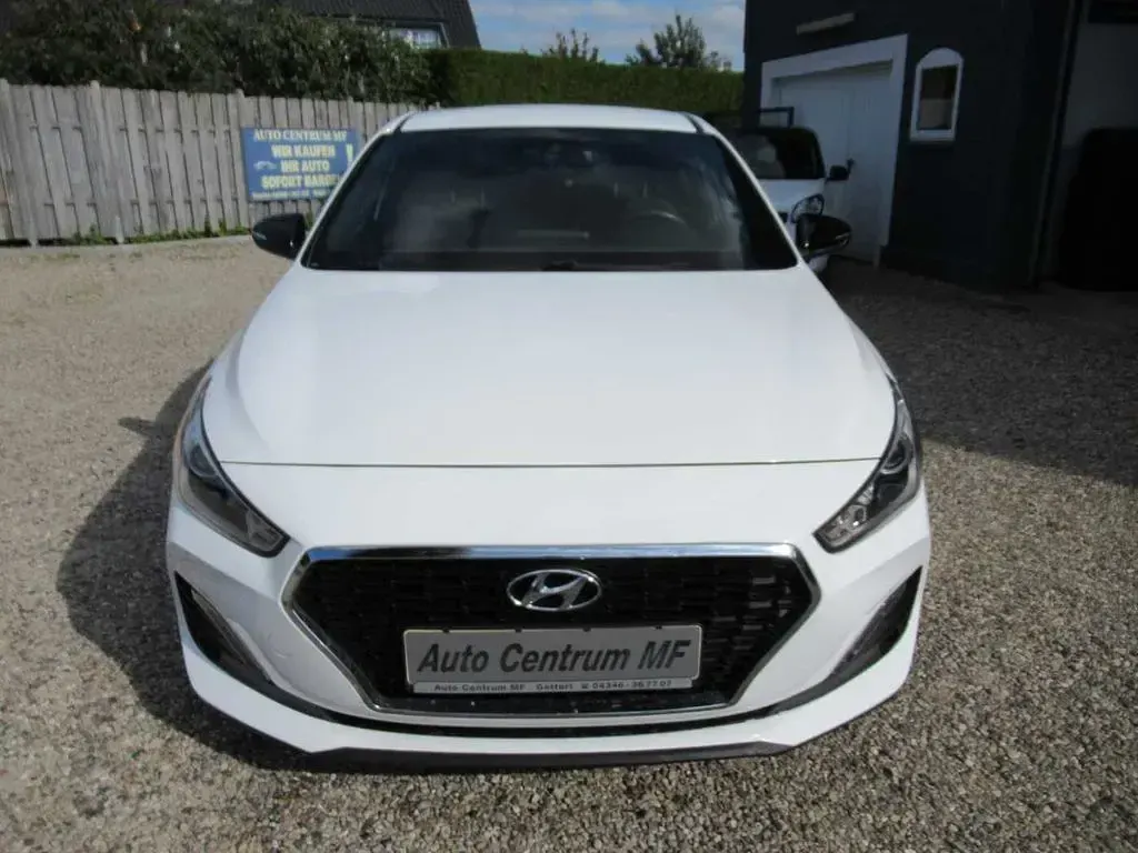 Gebraucht Hyundai i30 GO! 120 PS (88 kW) 2019 Weiß Limousine