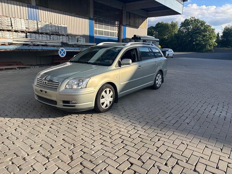 Gold Gebraucht 2004 Toyota Avensis Sol Kombi | 1.750 € (Guter Preis) - Bild 1/4