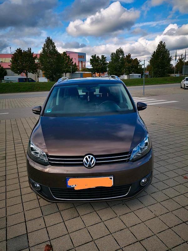 Braun Gebraucht 2012 VW Touran Highline Van / Kleinbus | 9.100 € (Fairer Preis) - Bild 1/4