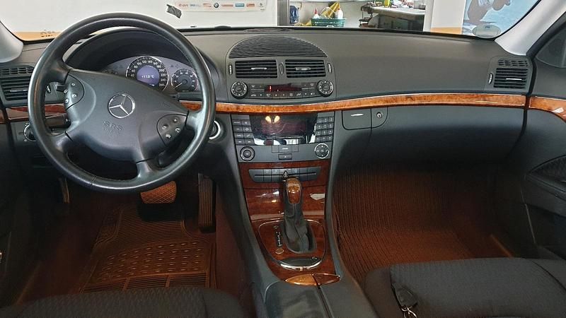 Gebraucht Mercedes E240 177 PS (130 kW) 2002 Silber Limousine