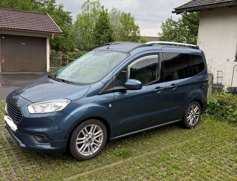 Blau Gebraucht 2021 Ford Tourneo Courier Titanium Van / Kleinbus | 13.000 € (Fairer Preis) - Bild 1/4