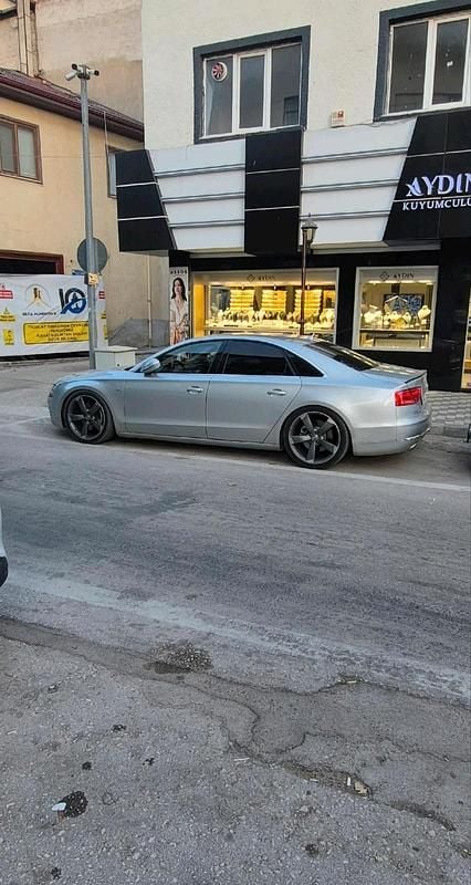 Silber Gebraucht 2010 Audi A8 Limousine | 12.500 € - Bild 1/4