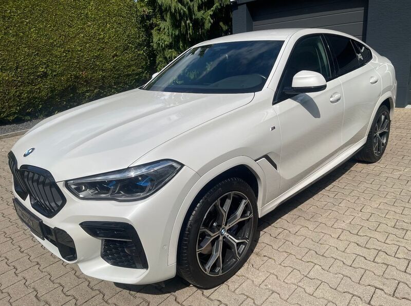 Mineralweiss metallic Gebraucht 2022 BMW X6 M Sport SUV | 57.880 € - Bild 1/4