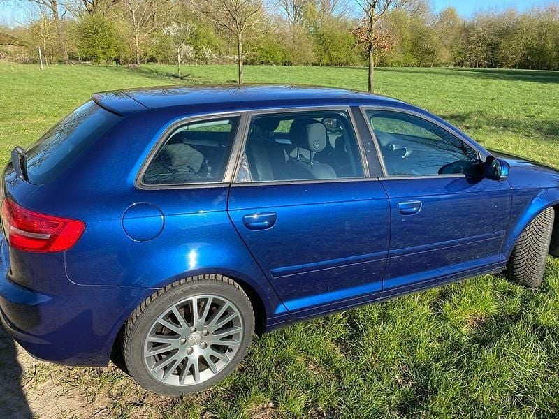Second-hand Audi A3 Ambition 140 CP (102 kW) 2012 Albastru Hatchback