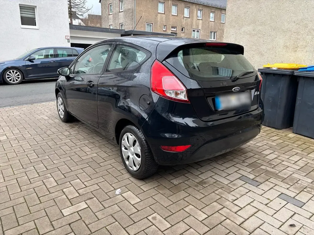 Gebraucht Ford Fiesta 60 PS (44 kW) 2014 Schwarz Kleinwagen