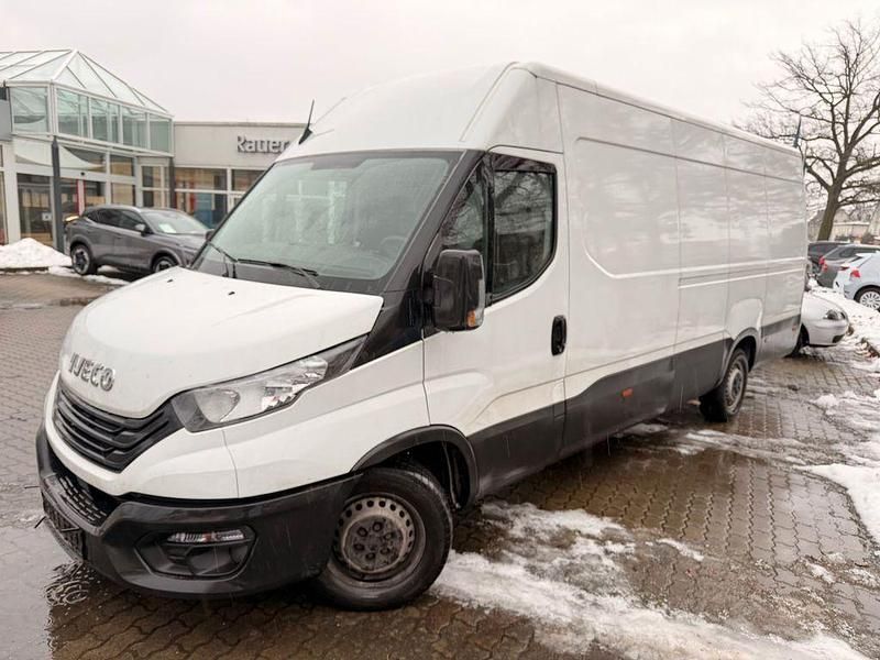 Gebraucht Iveco Daily 136 PS (100 kW) 2023 Weiß Limousine