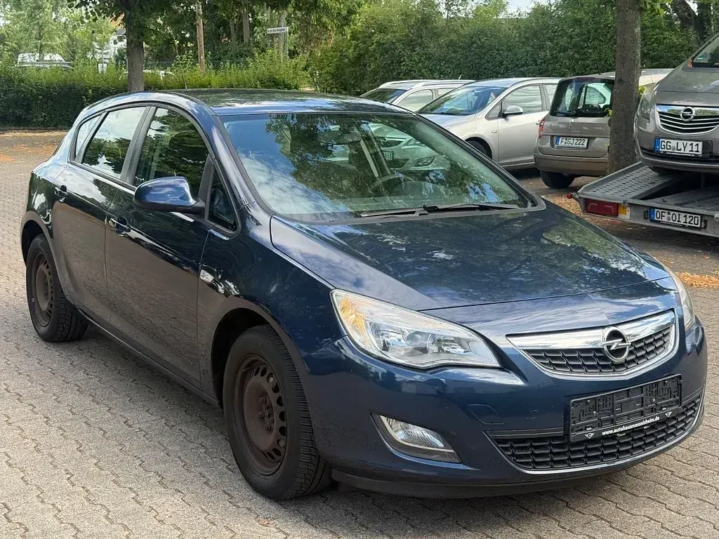 Gebraucht Opel Astra Selection 101 PS (74 kW) 2011 Blau Limousine