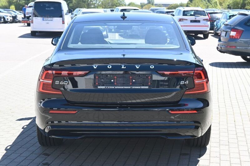 Gebraucht Volvo S60 Plus 197 PS (144 kW) 2024 Onyx black / metallic Limousine