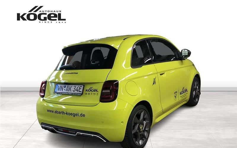 Gebraucht Abarth 500e Scorpionissima 114 kW (155 PS) 2023 Grün (acid green) Kleinwagen