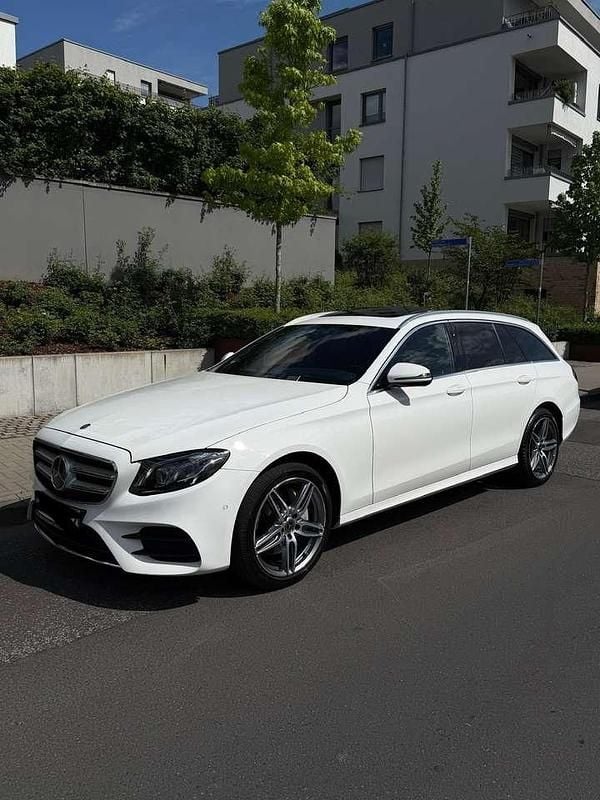 Weiß Gebraucht 2018 Mercedes E220 AMG line Kombi | 21.500 € (Superpreis) - Bild 1/4