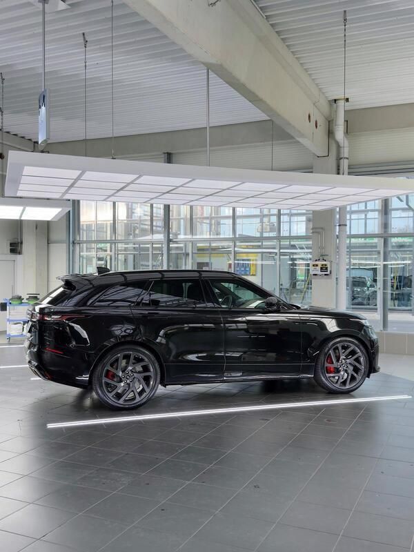 Schwarz Gebraucht 2020 Land Rover Range Rover Velar SVAutobiography SUV | 62.590 € (Teuer) - Bild 1/4