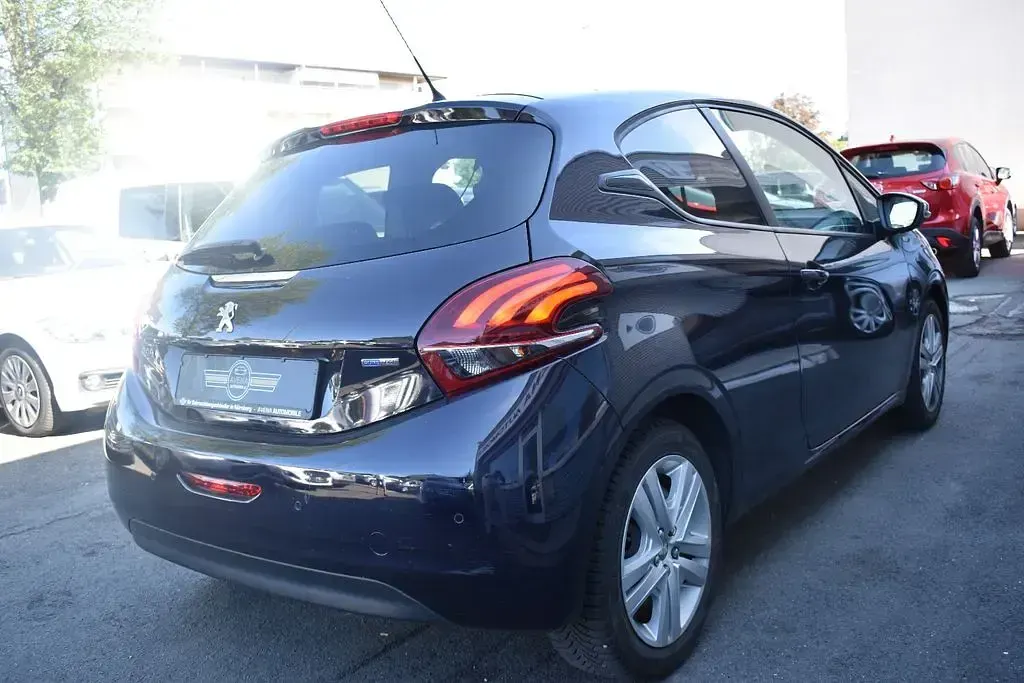 Gebraucht Peugeot 208 Style 82 PS (60 kW) 2016 Blau Kleinwagen
