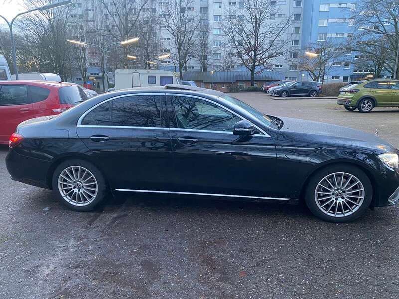 Schwarz Gebraucht 2021 Mercedes E220 Avantgarde Limousine | 34.990 € (Fairer Preis) - Bild 1/4