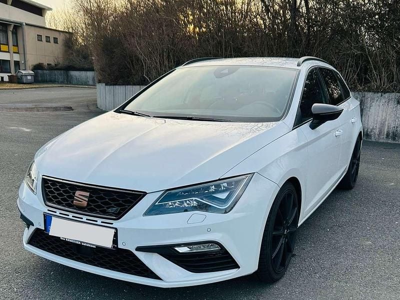 Weiß Gebraucht 2020 Cupra Leon Kombi | 25.000 € (Guter Preis) - Bild 1/4