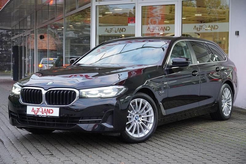 Schwarz Gebraucht 2022 BMW 520 Luxury Line Kombi | 32.490 € (Fairer Preis) - Bild 1/4
