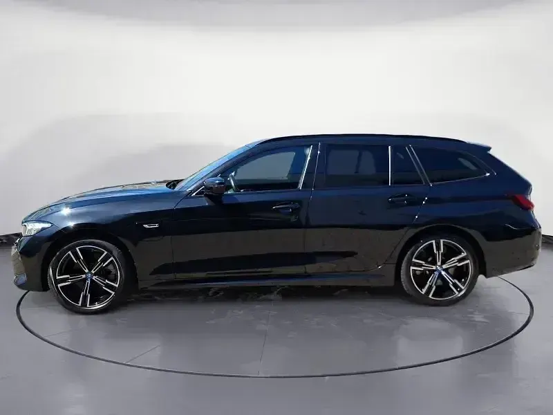 Gebraucht BMW 320e M Sport 204 PS (150 kW) 2023 Schwarz Kombi