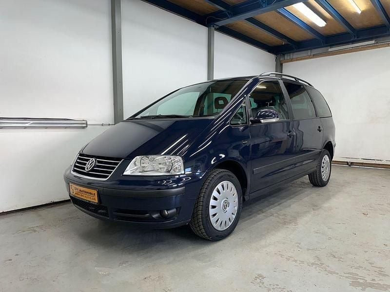 Blau Gebraucht 2009 VW Sharan Van / Kleinbus | 7.999 € - Bild 1/4