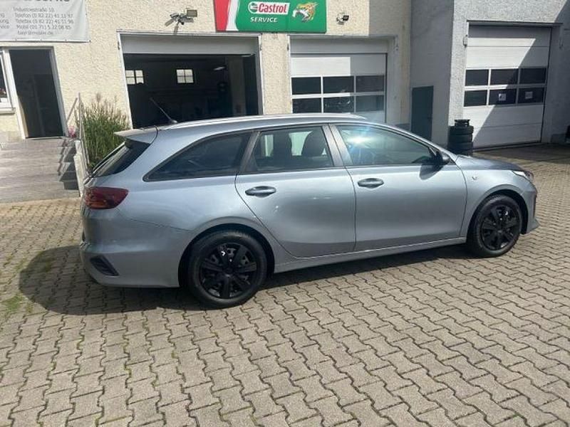 Gebraucht Kia Ceed 99 PS (72 kW) 2019 (css) lunar silver m (metallic) Kleinwagen