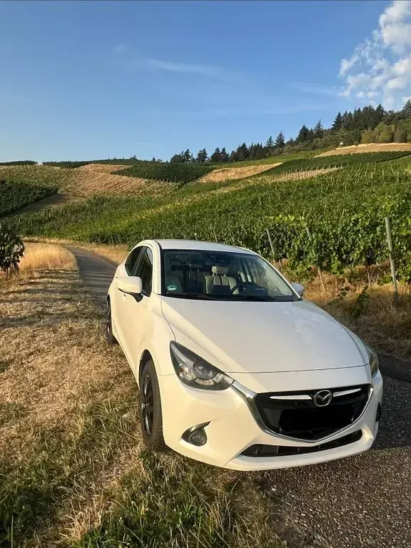 Gebraucht Mazda 2 Edition 90 PS (66 kW) 2015 Weiß Limousine