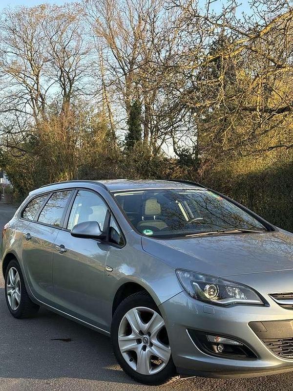 Gebraucht Opel Astra 165 PS (121 kW) 2014 Grau Kombi