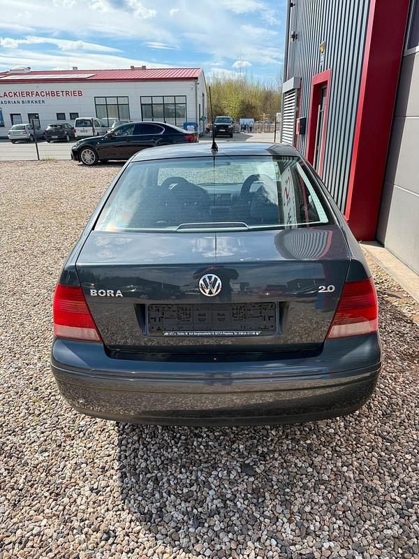 Gebraucht VW Bora 116 PS (85 kW) 2001 Grau Limousine