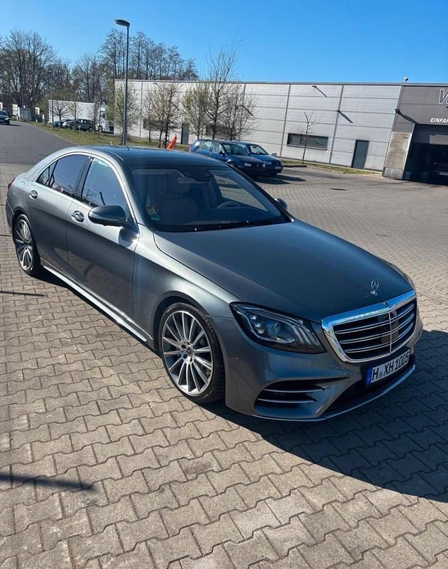 Grau Gebraucht 2020 Mercedes S560 Limousine | 52.900 € (Guter Preis) - Bild 1/4
