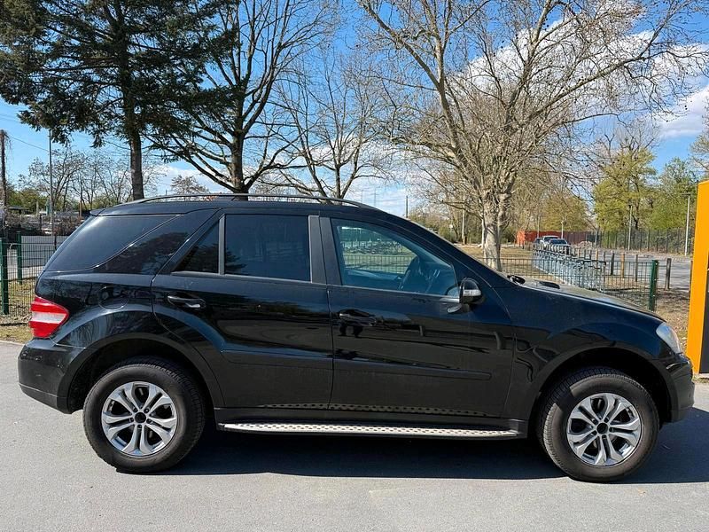 Gebraucht Mercedes ML320 260 PS (191 kW) 2007 Schwarz SUV