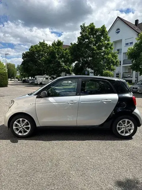 Gebraucht Smart ForFour Passion 71 PS (52 kW) 2016 Silber Kleinwagen