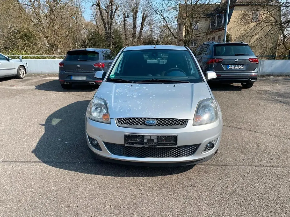Gebraucht Ford Fiesta 80 PS (58 kW) 2007 Silber Kleinwagen
