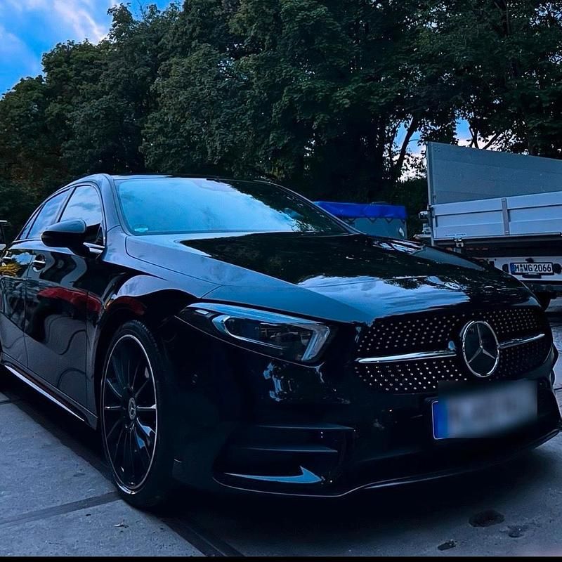 Schwarz Gebraucht 2019 Mercedes A220 AMG line Limousine | 21.000 € (Fairer Preis) - Bild 1/4