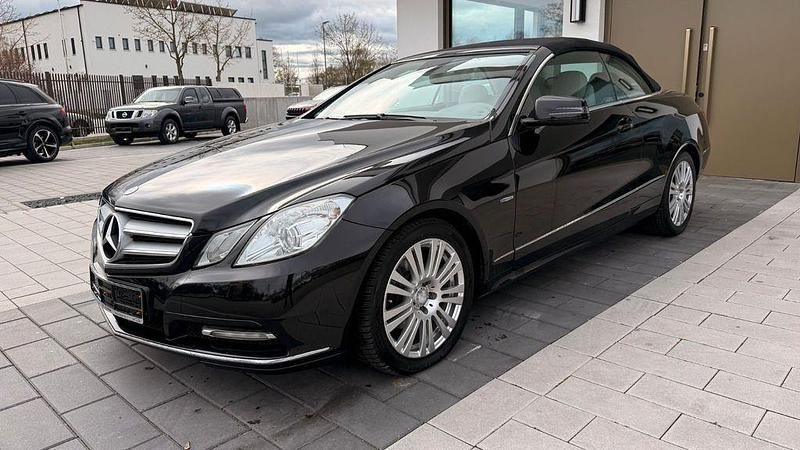 Gebraucht Mercedes E200 184 PS (135 kW) 2012 Schwarz Cabrio