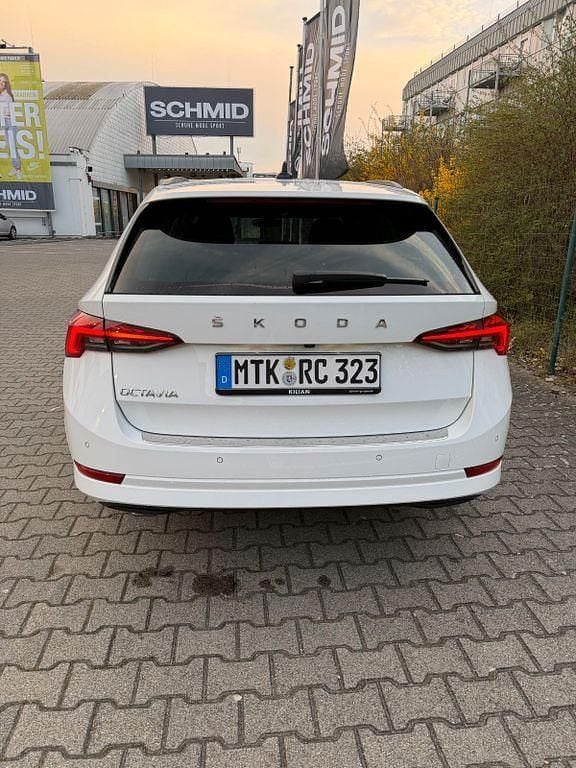 Gebraucht Skoda Octavia Clever 116 PS (85 kW) 2022 Weiß Limousine