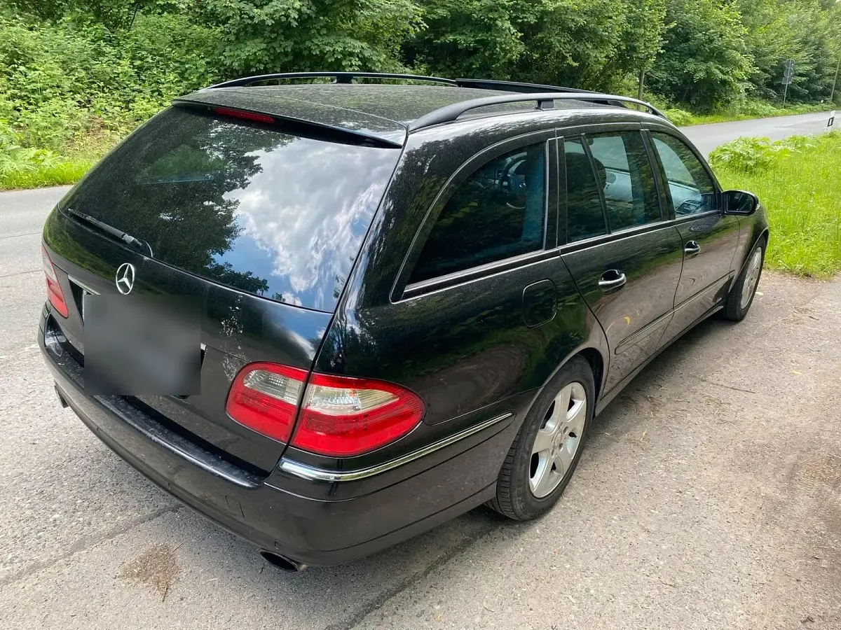 Gebraucht Mercedes E320 Avantgarde 224 PS (164 kW) 2005 Schwarz Kombi