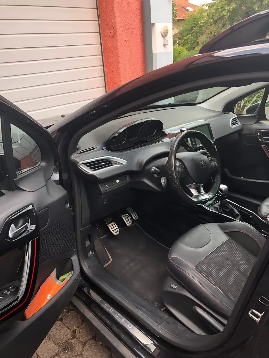 Gebraucht Peugeot 2008 110 PS (80 kW) 2017 Schwarz SUV
