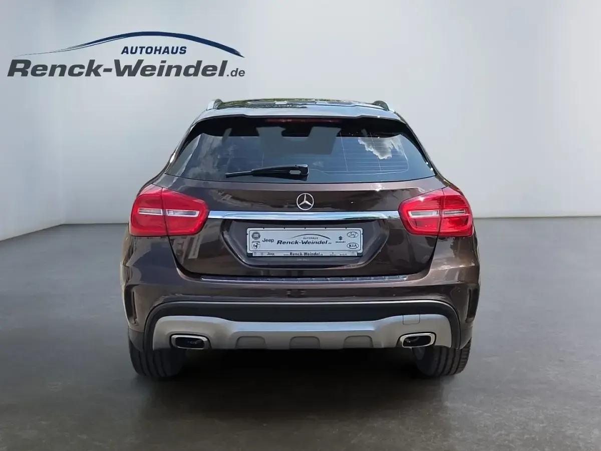 Gebraucht Mercedes GLA220 StreetStyle 170 PS (125 kW) 2015 Braun SUV