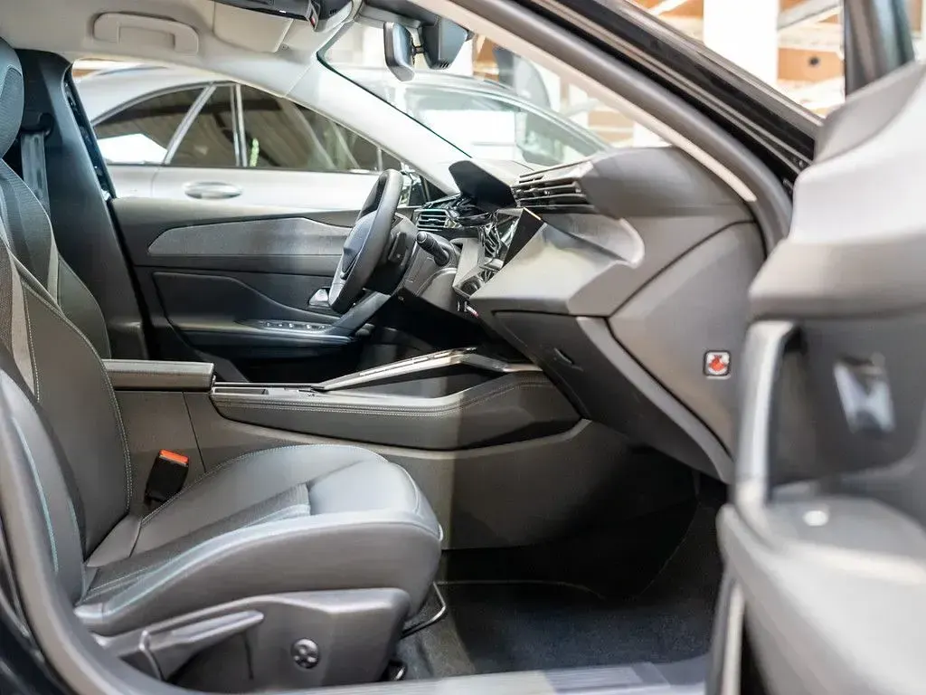Gebraucht Peugeot 308 131 PS (96 kW) 2024 Schwarz / perla nera schwarz (metallic) Kombi